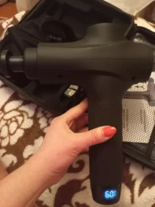 אקדח עיסוי מקצועי עם 10 ראשי עיסוי ו30 מהירויות לבחירה photo review