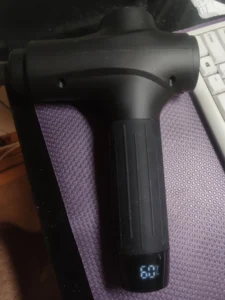 אקדח עיסוי מקצועי עם 10 ראשי עיסוי ו30 מהירויות לבחירה photo review