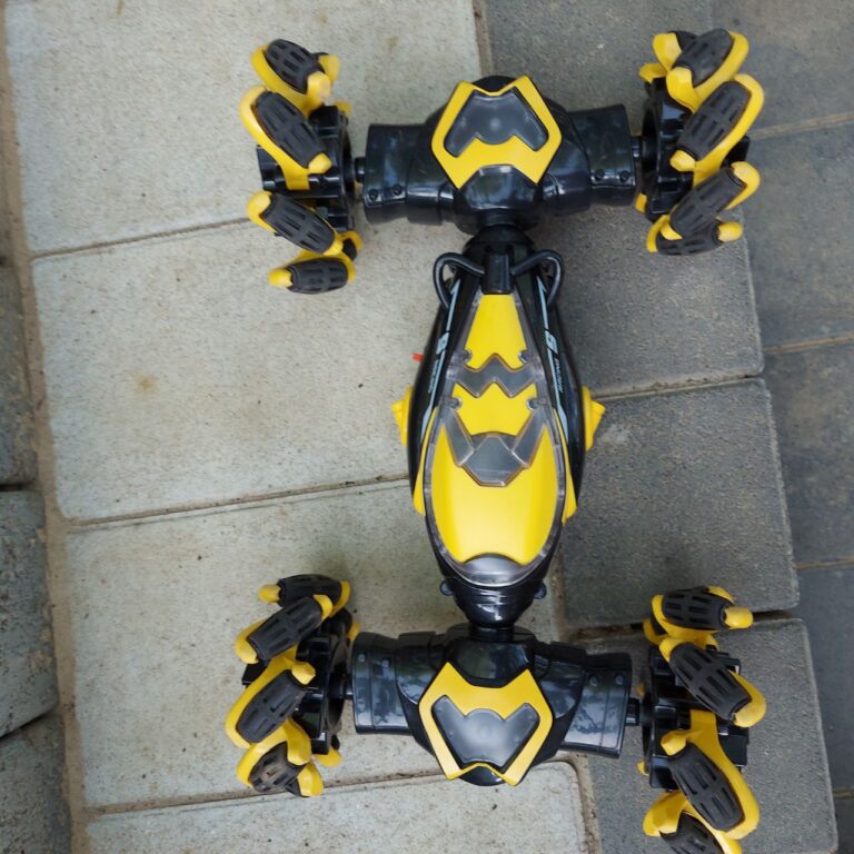 מכונית פעלולים מקצועית 4X4 עם שלט רגיל ושלט שעון לביש photo review