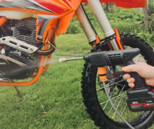 גרניק נייד ונטען מכונת שטיפה בלחץ ללא תלות במקור מים או חשמל photo review