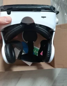 משקפי VR מציאות מדומה לטלפון עם אוזניות מובנות ושלט בלוטוס photo review