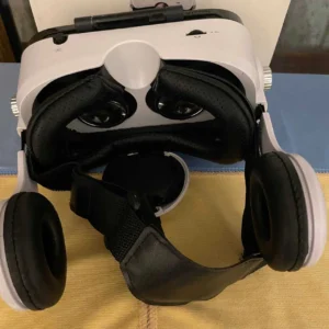 משקפי VR מציאות מדומה לטלפון עם אוזניות מובנות ושלט בלוטוס photo review