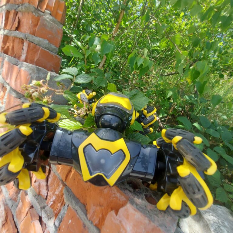 מכונית פעלולים מקצועית 4X4 עם שלט רגיל ושלט שעון לביש photo review