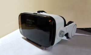 משקפי VR מציאות מדומה לטלפון עם אוזניות מובנות ושלט בלוטוס photo review