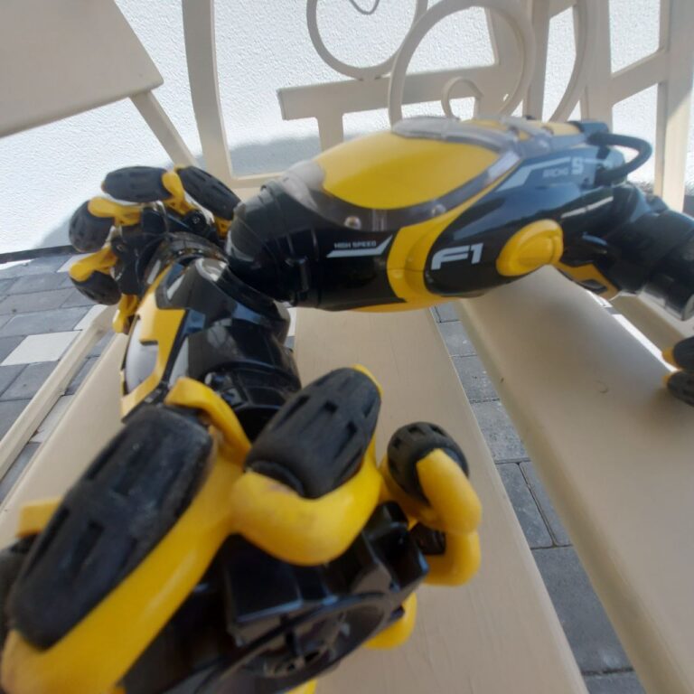 מכונית פעלולים מקצועית 4X4 עם שלט רגיל ושלט שעון לביש photo review